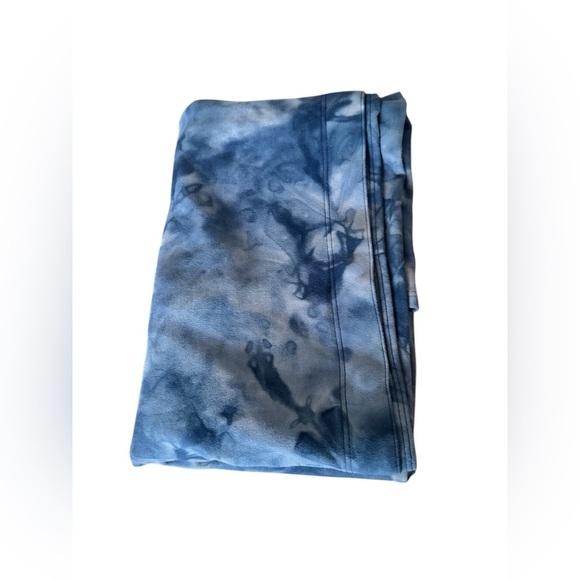 Lululemon customizable snap scarf - Picture 5 of 8